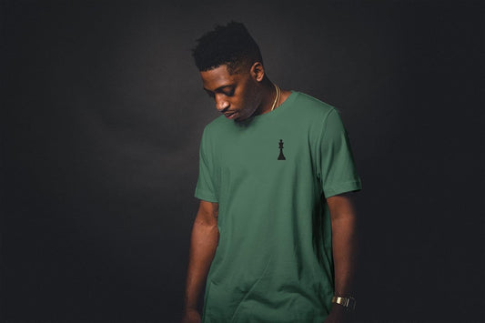 βQuotes & Kings Chess Piece T-Shirt