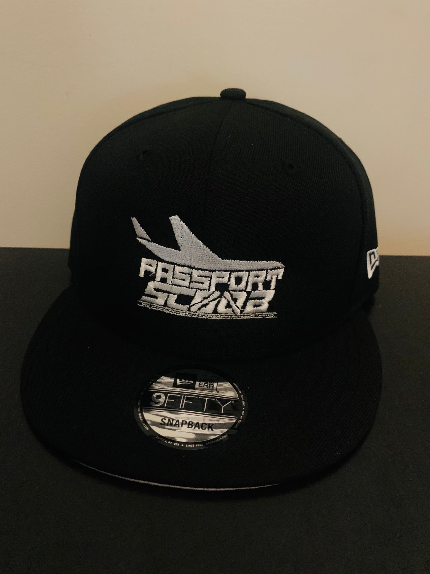 🆕 New Era Passport Plane Logo Snap